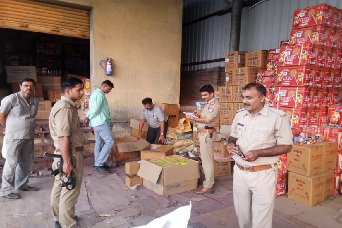 illegal firecrackers of fifty six lakhs recovered from many village of Meerut district