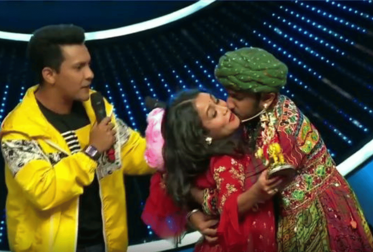 indian idol 11 audition a contestant forcefully kiss to neha kakkar