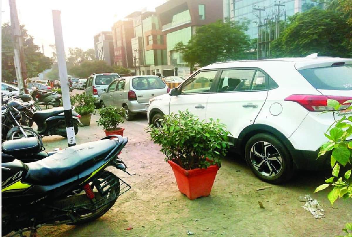 Delhi government receives over 2000 complaints of old vehicles parking News in Hindi