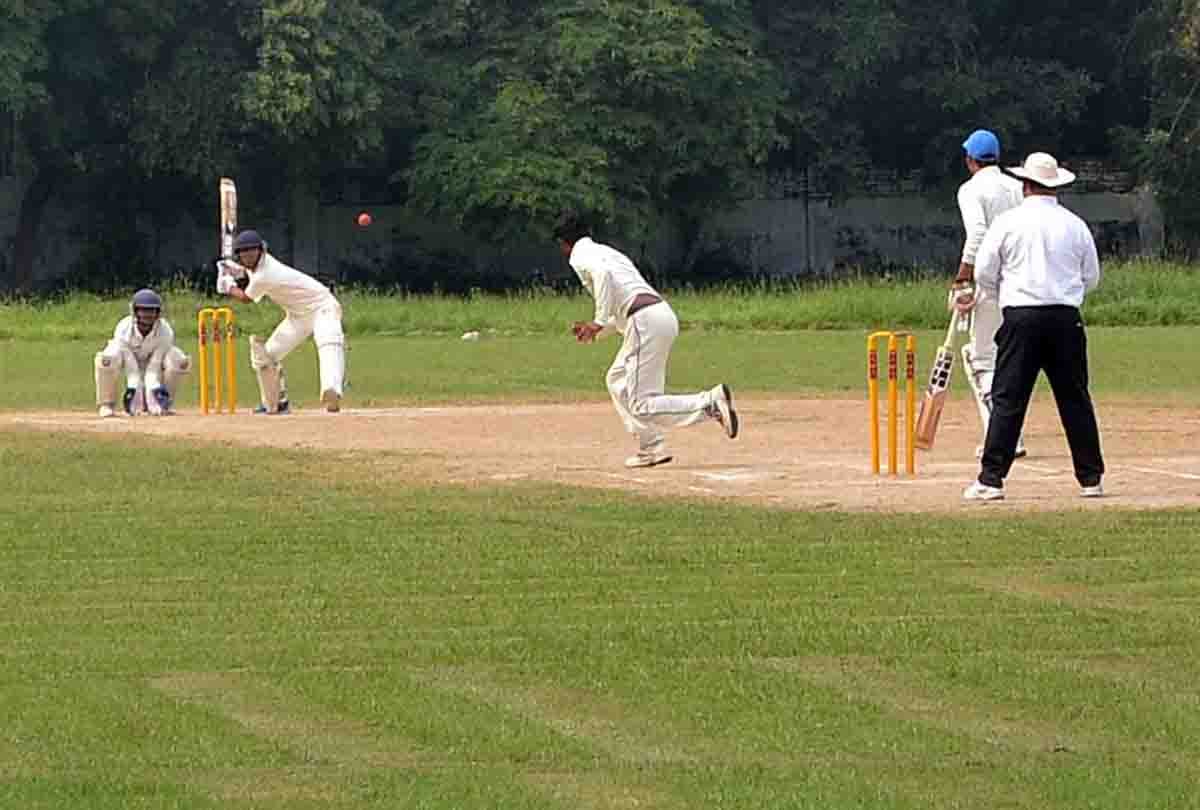 Girls showed their batting skills in the cricket field