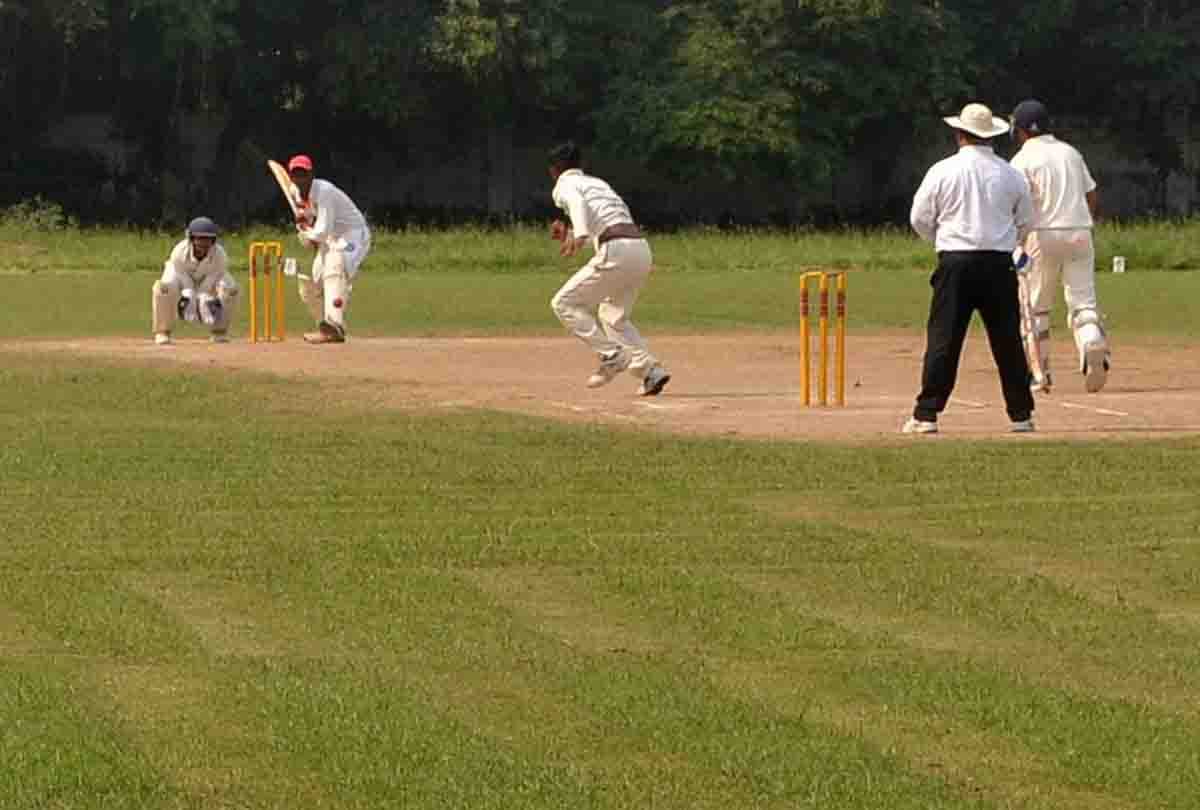 Girls showed their batting skills in the cricket field