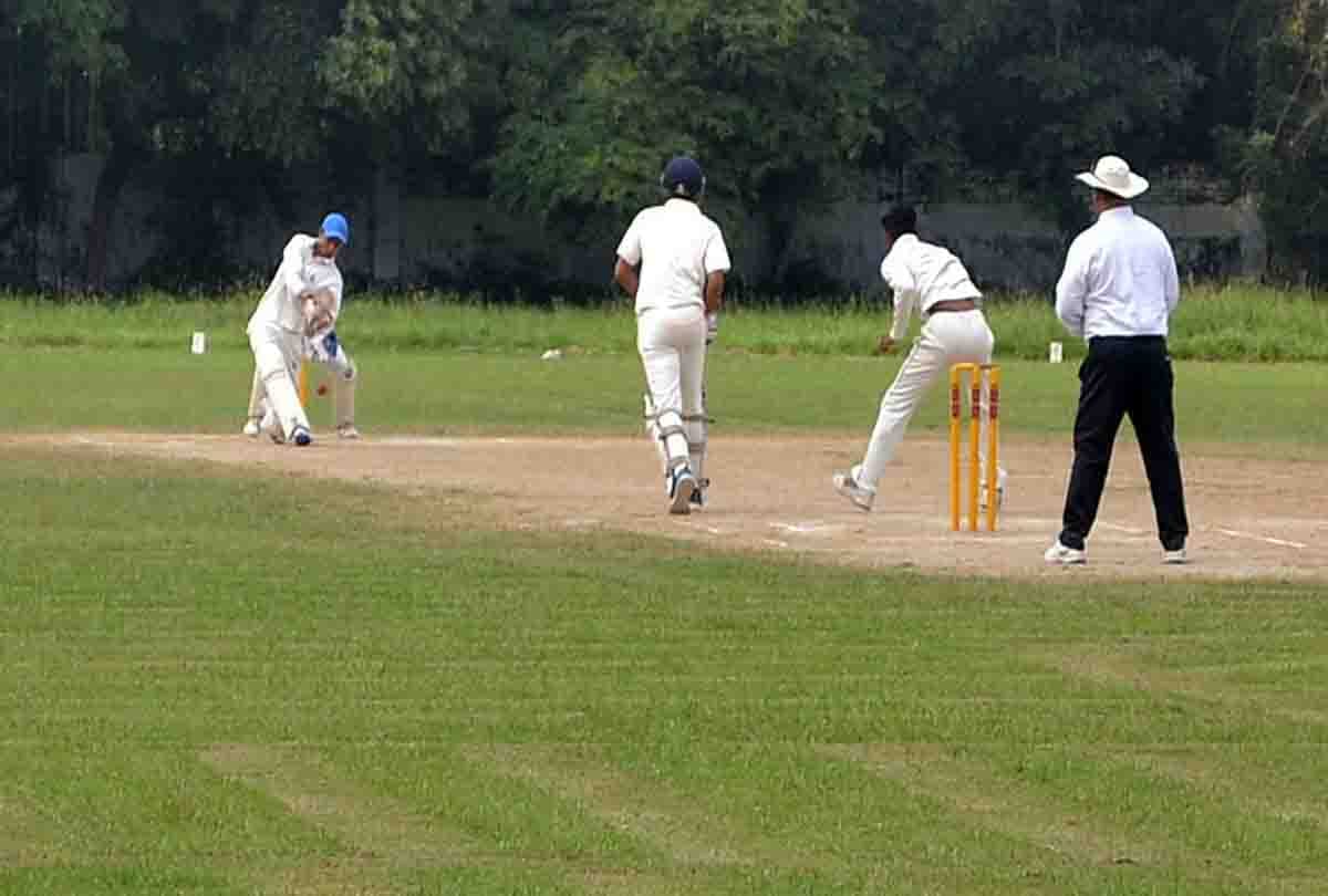 Girls showed their batting skills in the cricket field