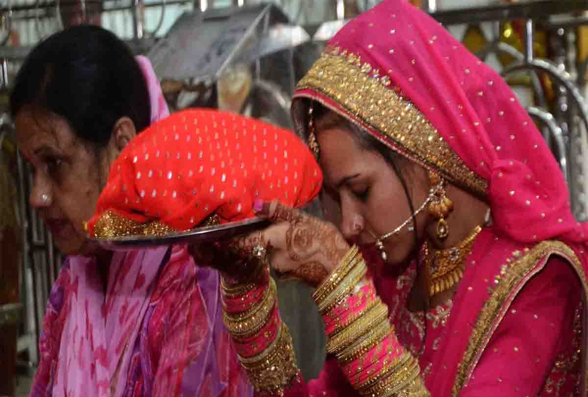 Karva Chauth festival celebrate in india