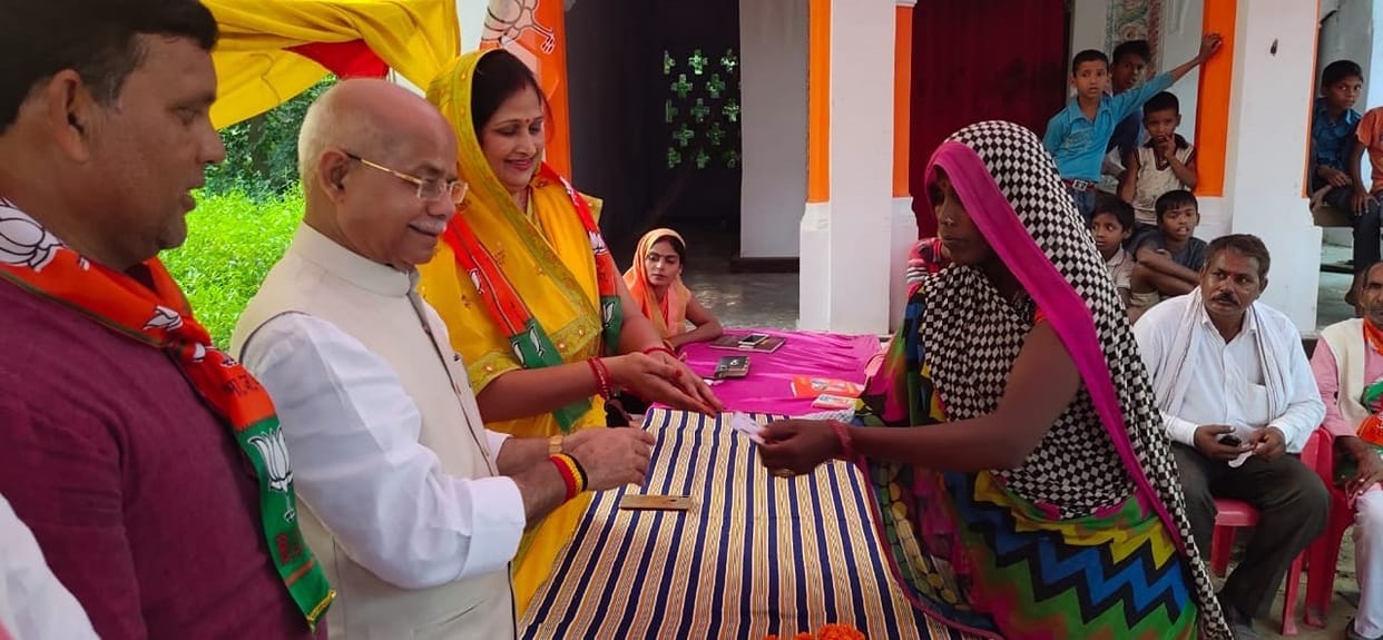 Gandhi showed the world the way of truth