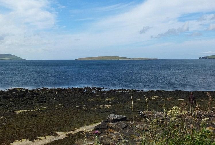 दुनिया का सबसे रहस्यमय द्वीप, जहां साल में केवल एक दिन जाते हैं लोग -  Mysterious Island Of World Eynhallow Island Scotland Where Only One Day Is  Allowed To Go - Amar