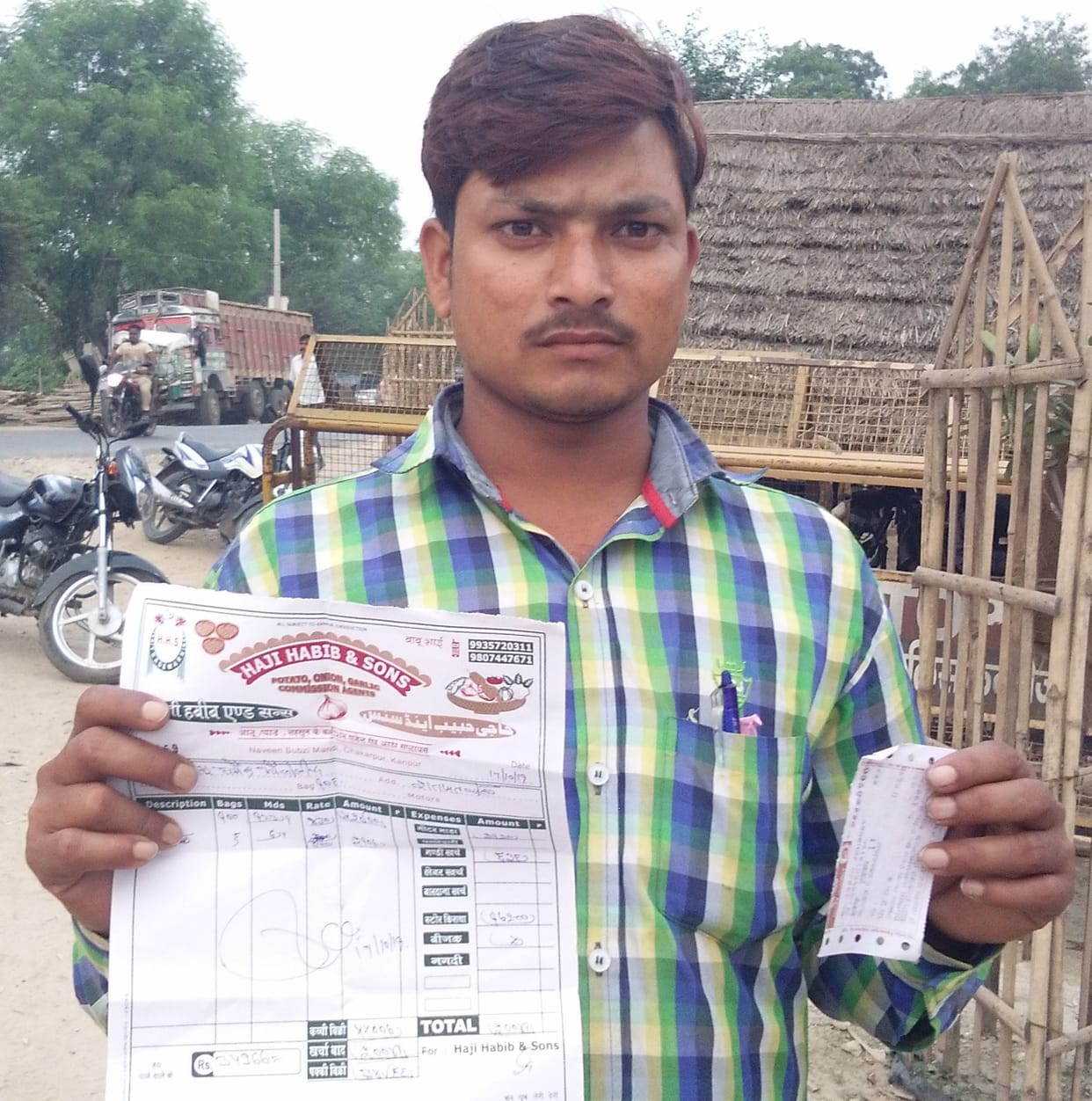 kisaan ko peetakar 35 hajaar rupaye aur baik lootee