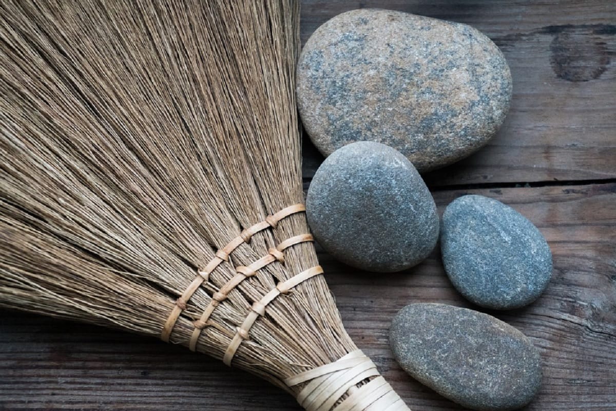 Dhanteras 2019: When Buying Broom on Dhanteras Follow This Rules for good luck