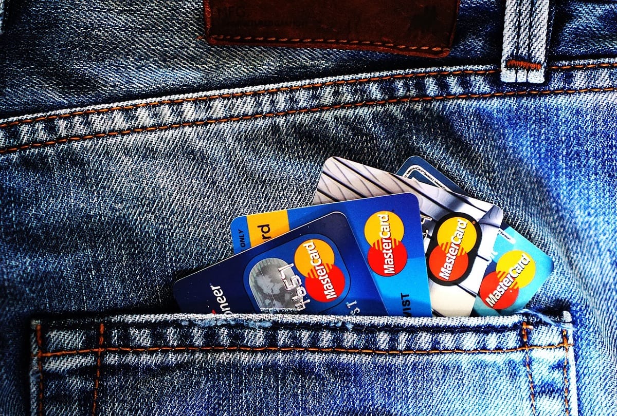 RBI new rules to all Debit Credit Cards will change from Monday to ban digital transactions fraud