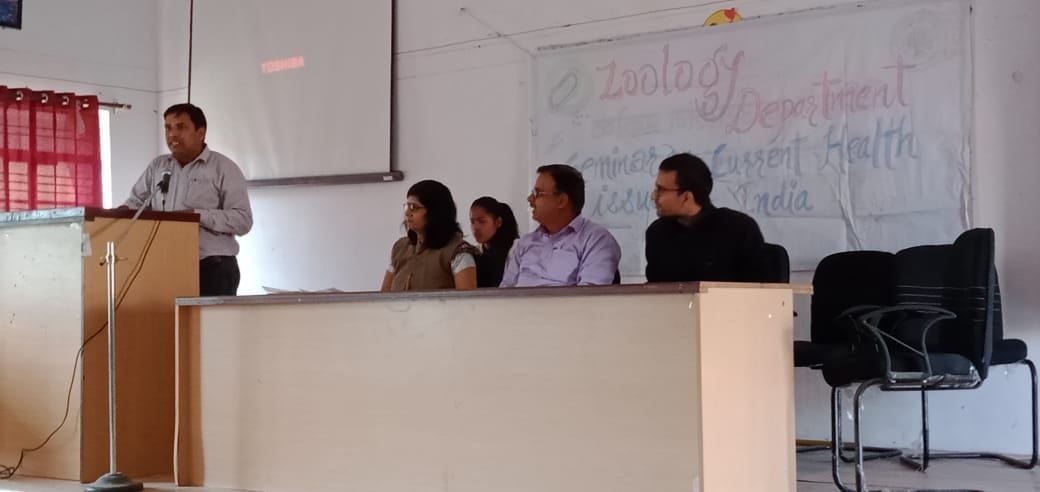 Discussion on several diseases including malaria, pneumonia in the seminar