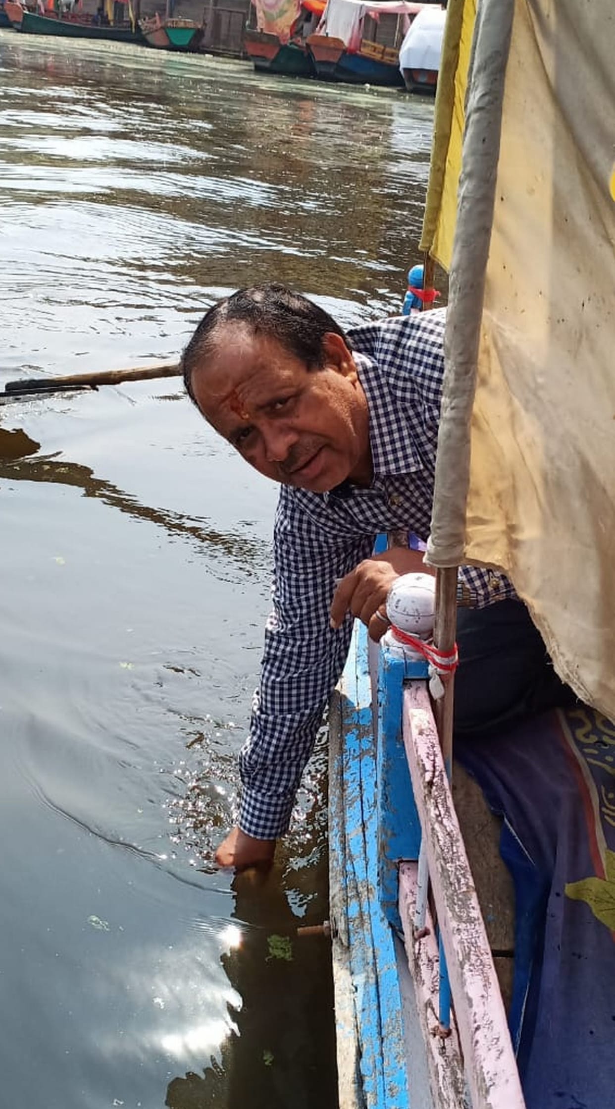 yamuna water ke namune liye