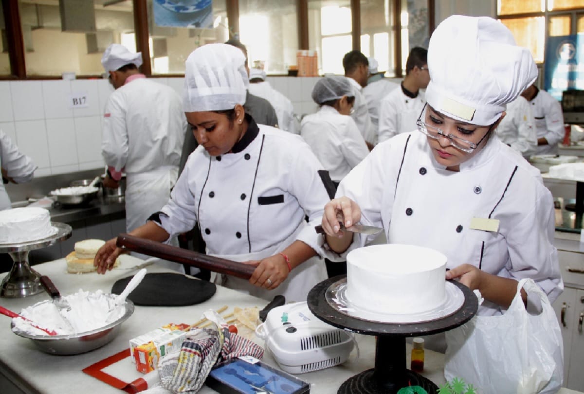 delicious cake prepared in 90 minutes in 18th Hospitality Ensemble program 