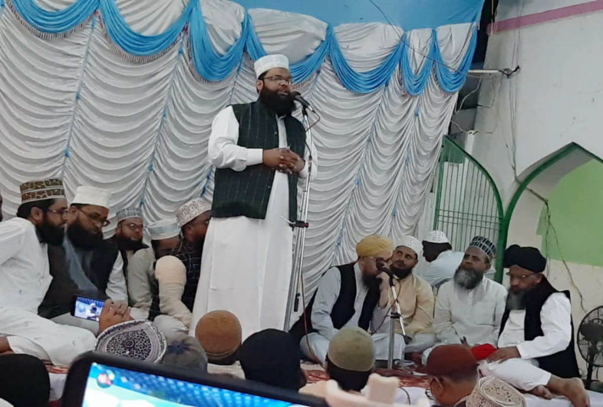 Urs-e-Kasmi start on Khankahe Barkatiya Dargah in etah