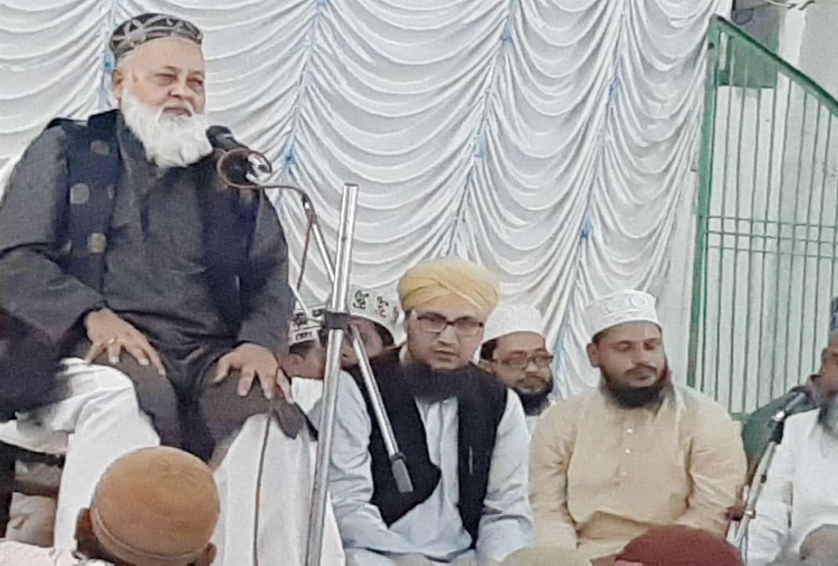 Urs-e-Kasmi start on Khankahe Barkatiya Dargah in etah