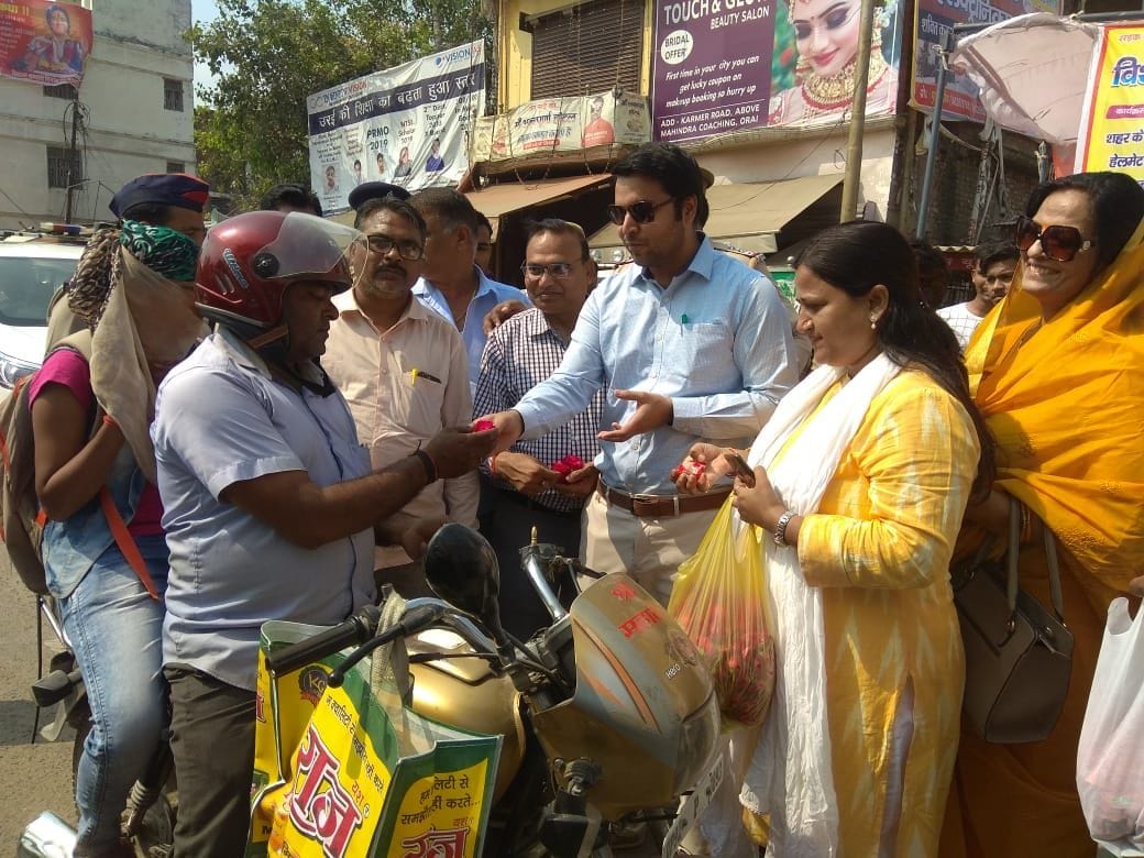 DM distributed roses to get helmet