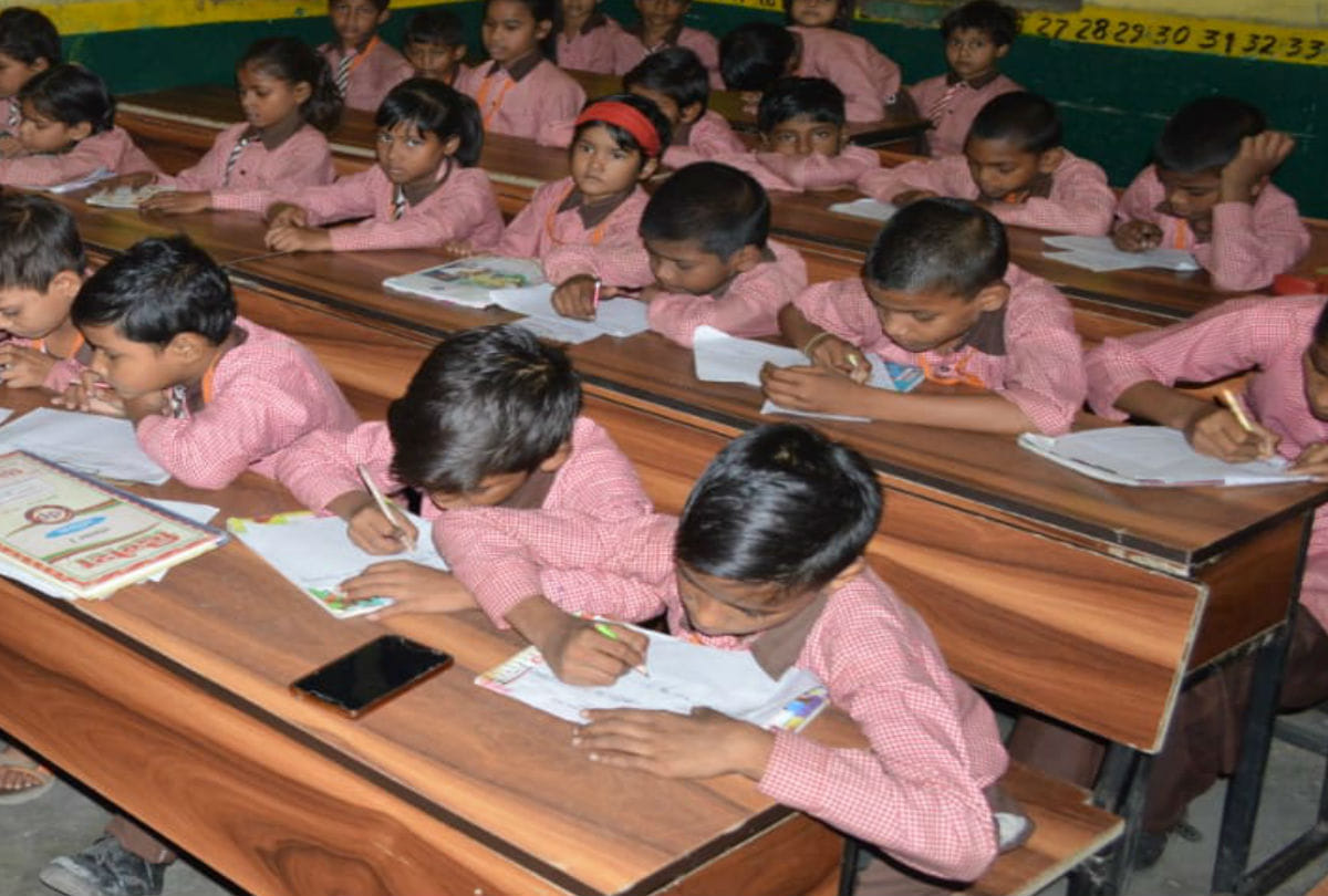 Half yearly examinations of Primary School Hindi and Science firozabad News