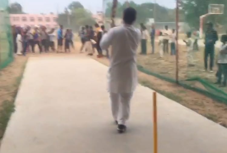 haryana assembly elections, Congress leader Rahul Gandhi plays cricket with local boys in Rewari