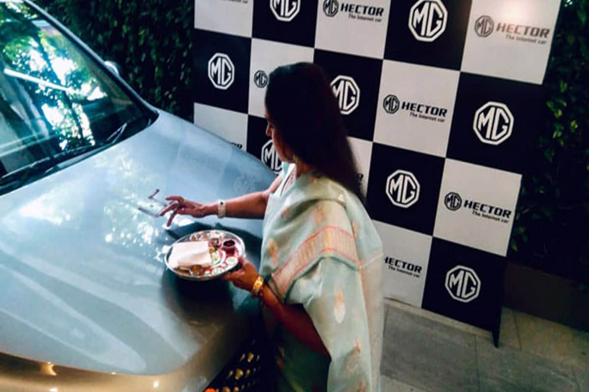 Bollywood Actress Hema Malini bought MG Hector SUV