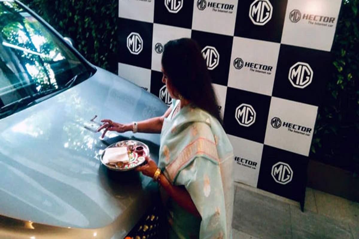 Bollywood Actress Hema Malini bought MG Hector SUV