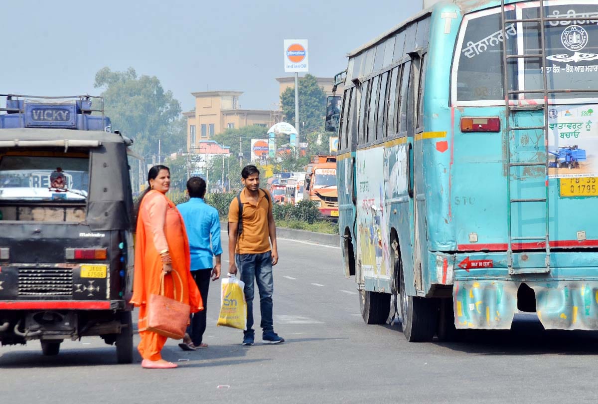 Buses did not run on Jammu Kathua route even on fifth day, Sarore Toll Plaza Controversy