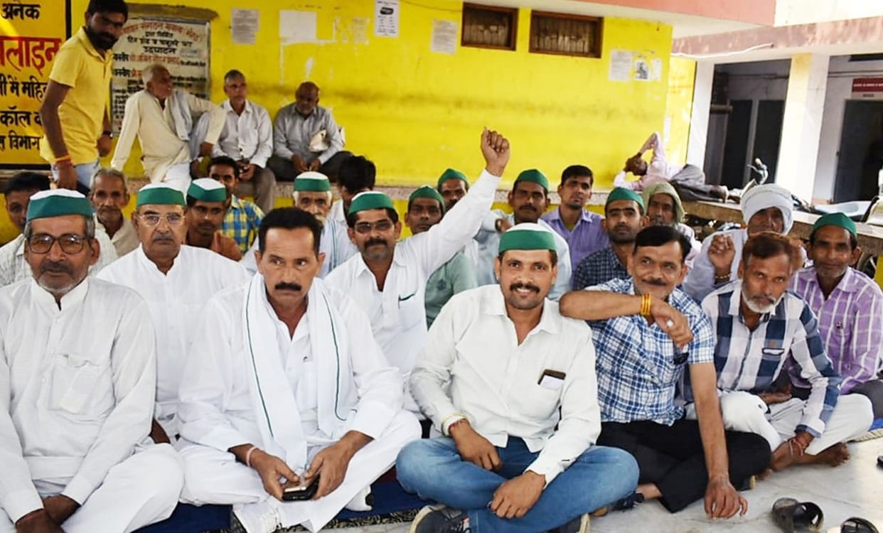 the bharatiye kishan union workers sit strike in tahseel