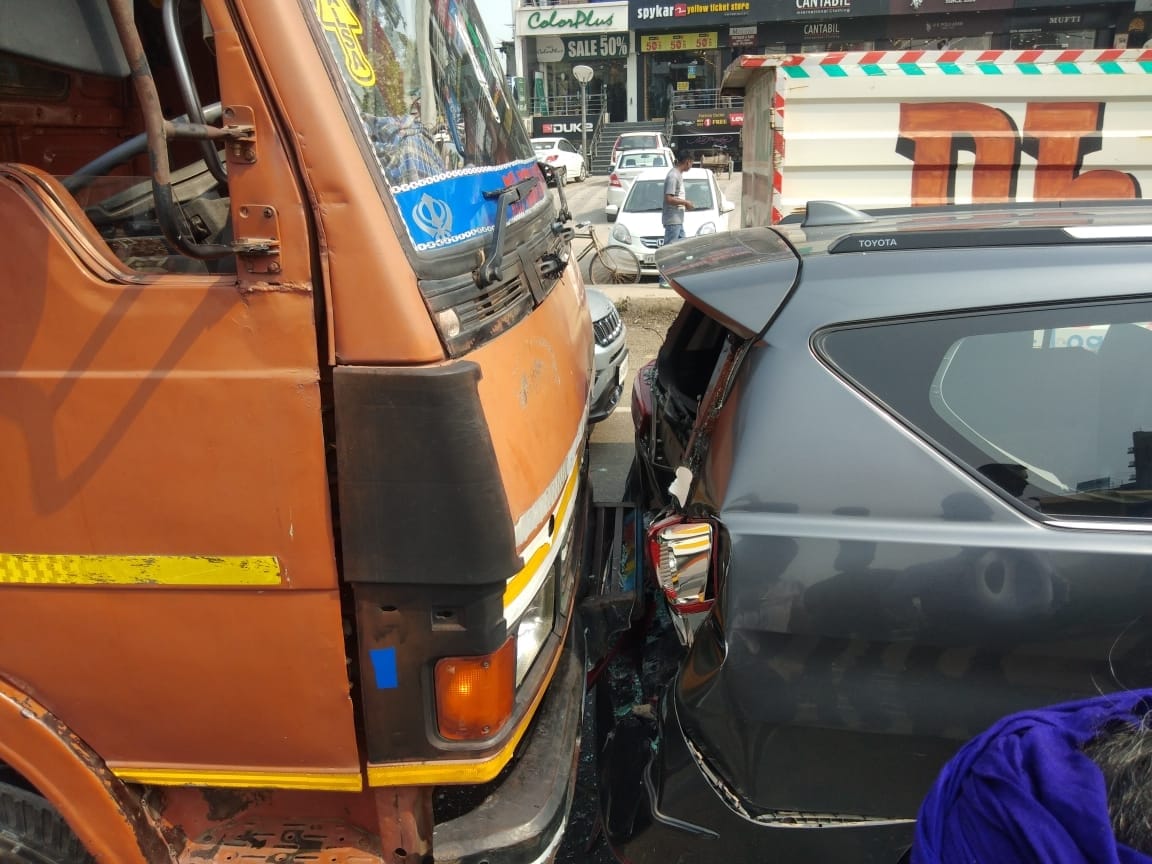 roadways bus hit truck, truck hits car in zirakpur