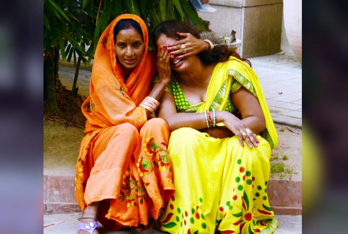 karwa chauth 2019 Noida man went to take gift for wife died of heart attack on way family mourning