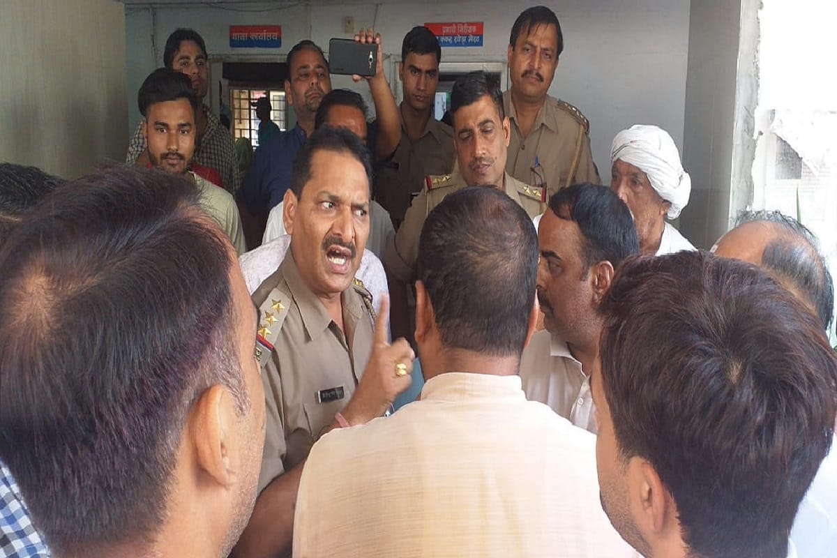 Heavy Ruckus in police station in case of attacked on RSS Leader at Meerut district