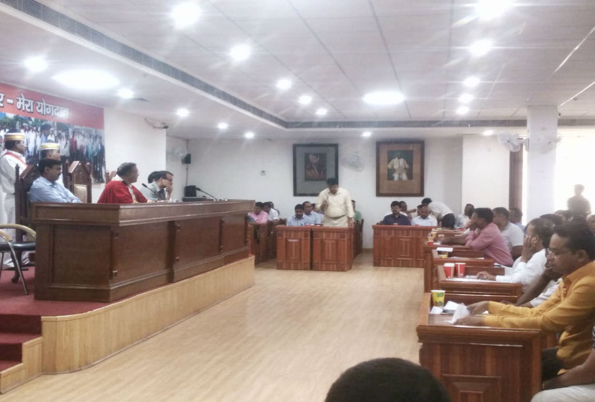 Councilors created ruckus in the Municipal Corporation House in agra