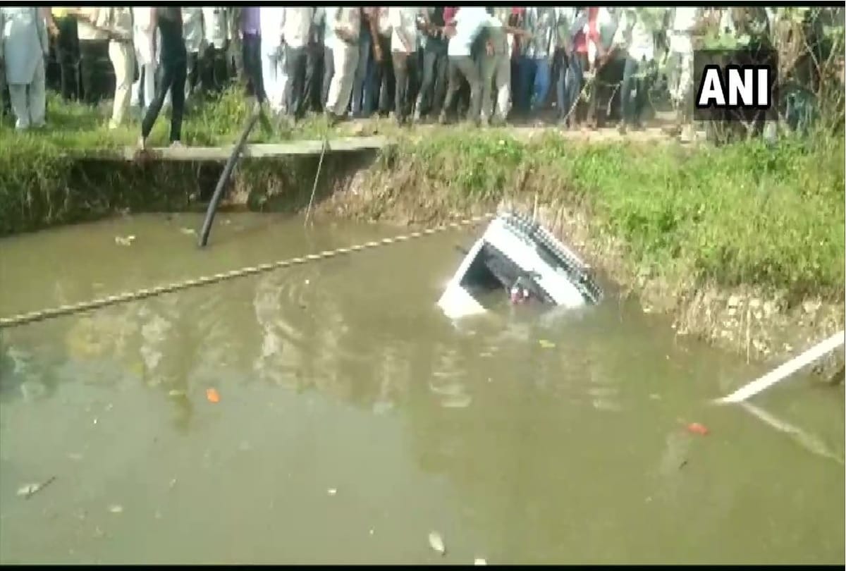 3 students dead, 16 rescued after a private school van fell into a pond in Shajapur Madhya Pradesh