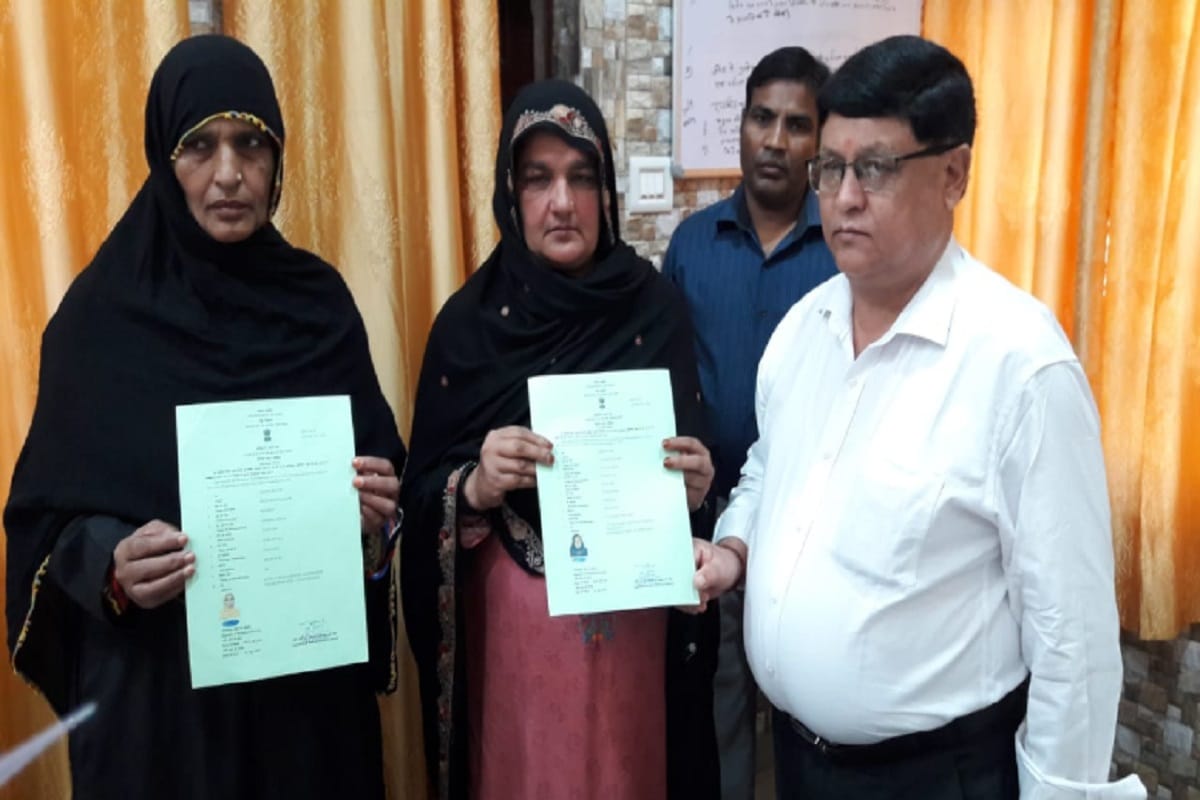 Pakistani women got Indian citizenship After thirty five years of marriage and said Modi is Great