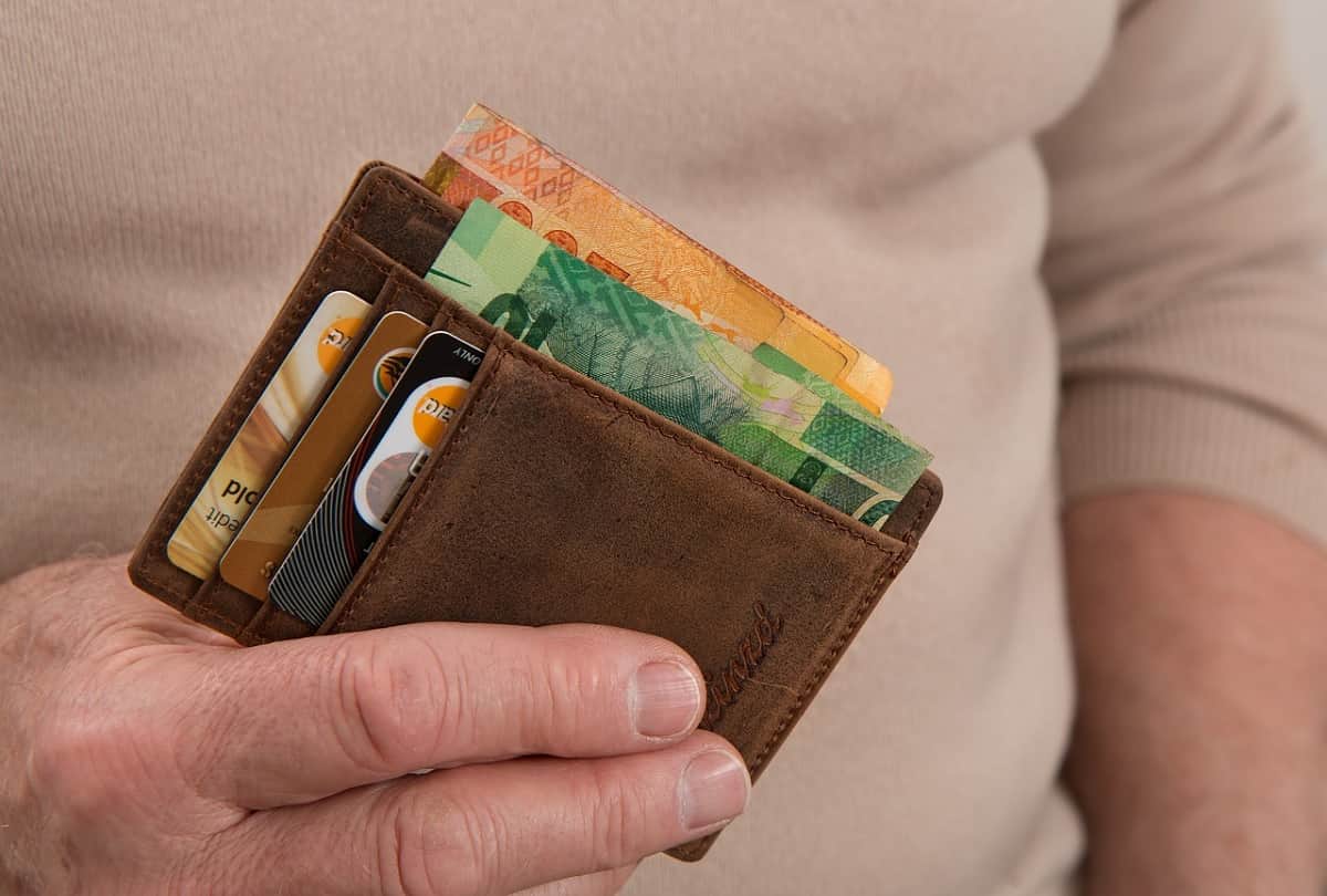 Vastu Tips for Wallet: Don’t Keep These Things in Purse Otherwise goddess lakshmi Will Angry