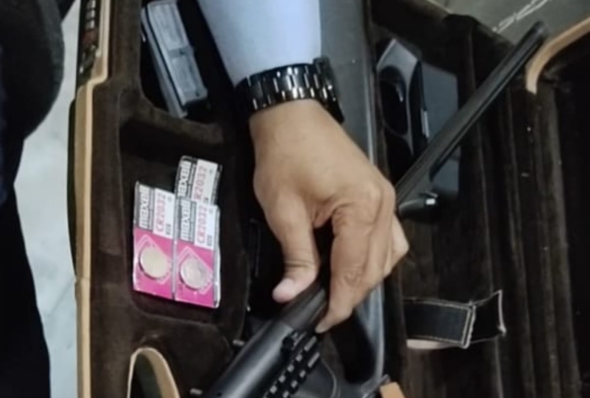 policemen found weapons from house of son of mafia mukhtar ansari