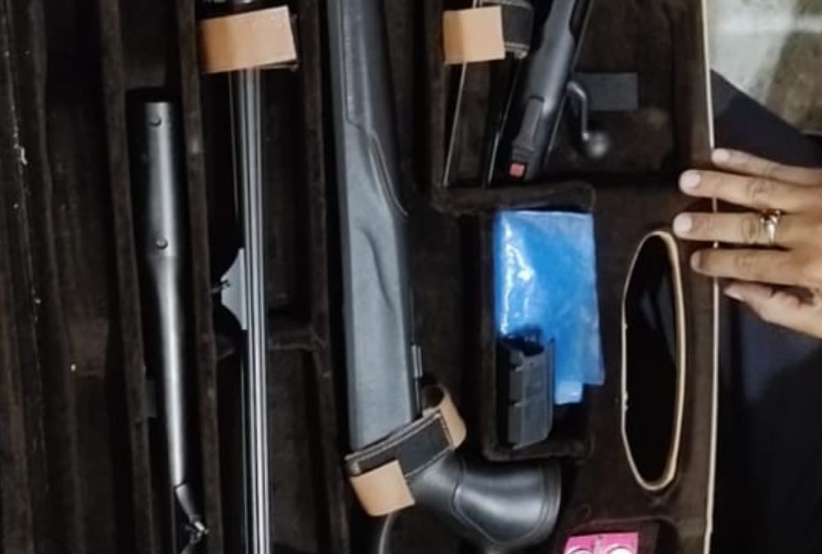 policemen found weapons from house of son of mafia mukhtar ansari