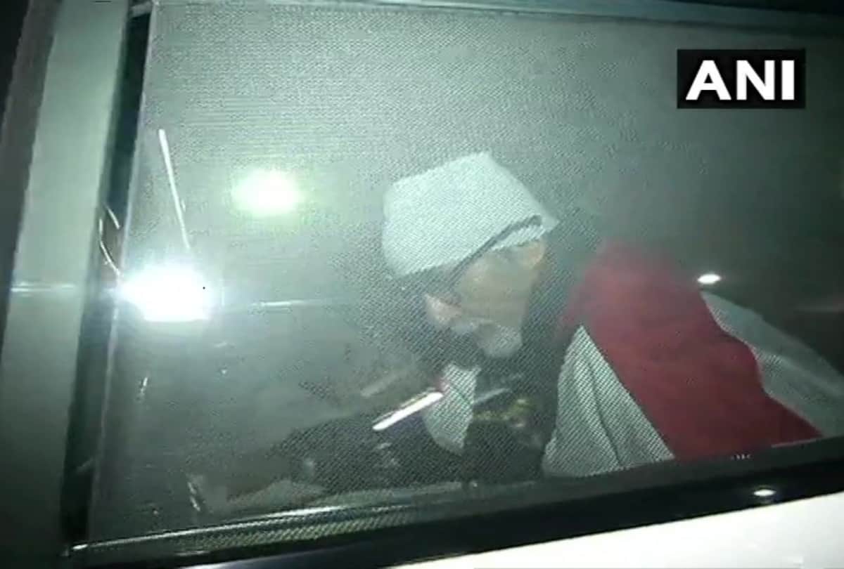 amitabh bachchan leaves from nanavati hospital discharged after check up