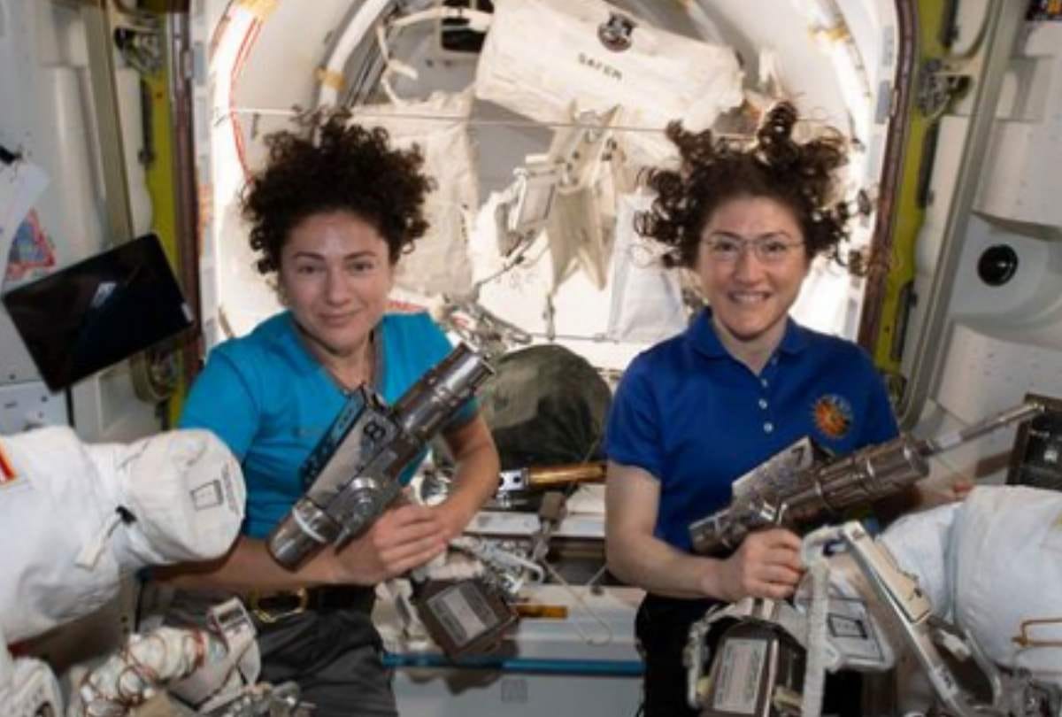 christina koch spend 328 days in space and return earth