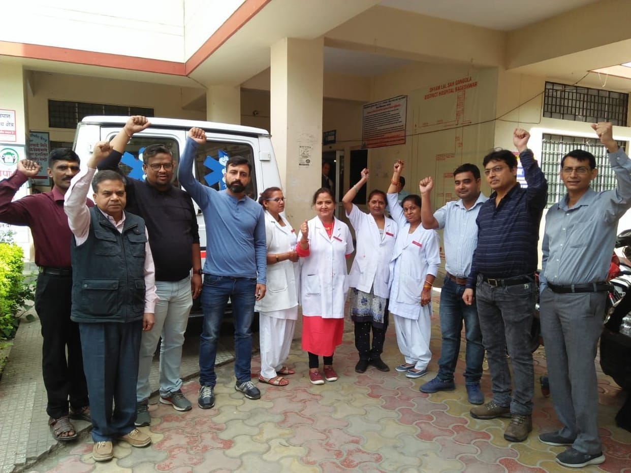 Doctors boycott OPD work on third day, sloganeering