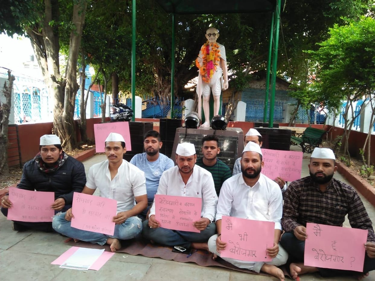 Young Congressmen protest against government policies, shout slogans