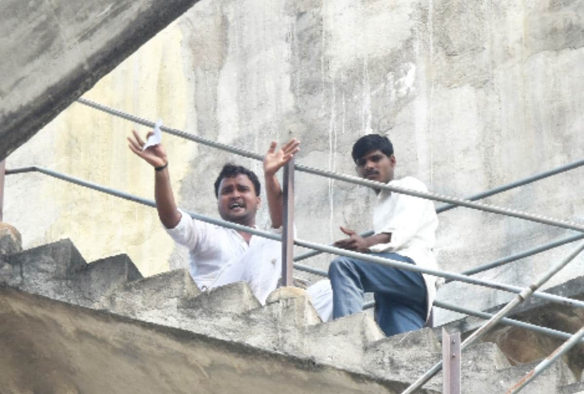driver thrown out of job climb ut to water tower in lucknow