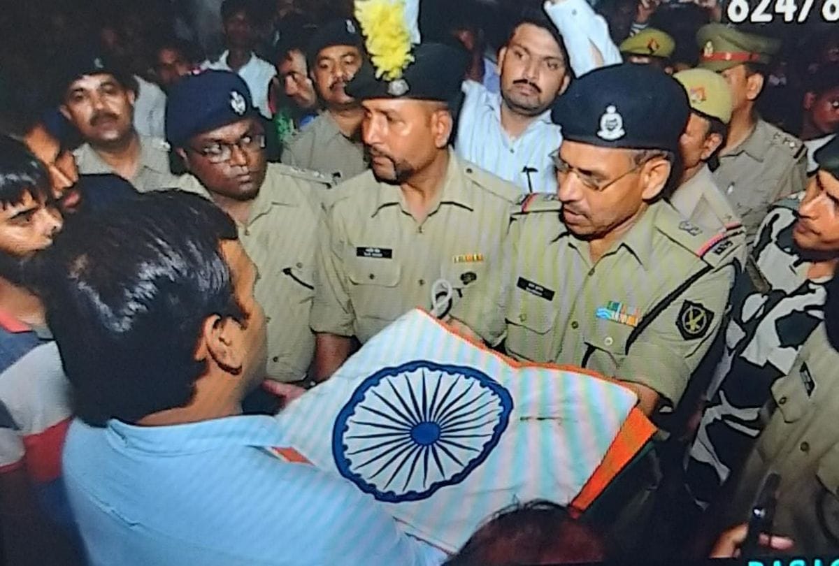 funeral of martyr in light of mobile torch in firozabad