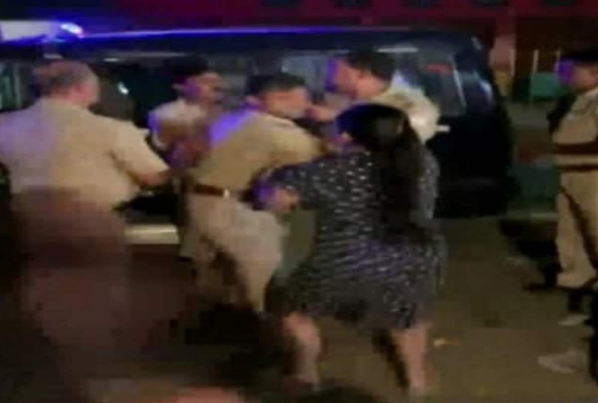 Ghaziabad: Cops Misbehave With Woman, Action taken against him