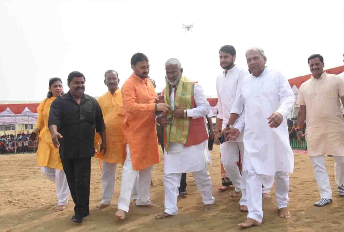 For the first time in 40 years, this great leader broke away from the Mulayam family