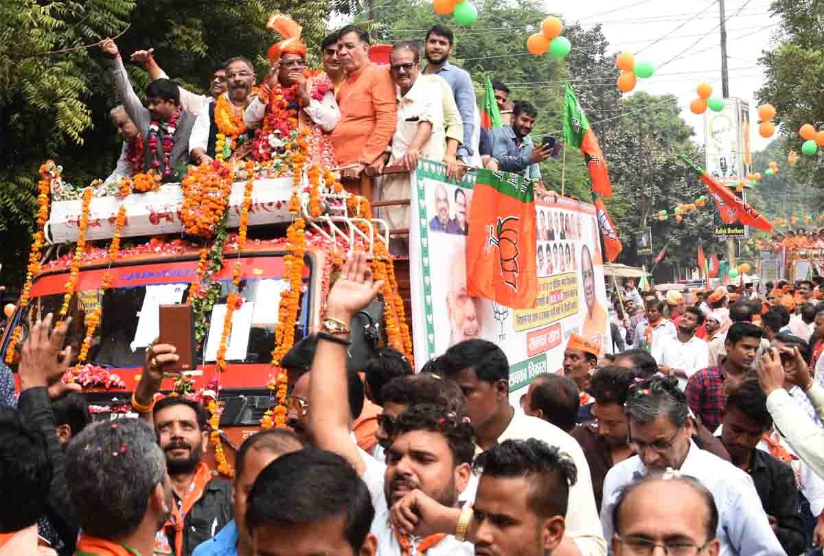 On the last day of campaigning, SP BSP Congress and BJP demonstrated their strength