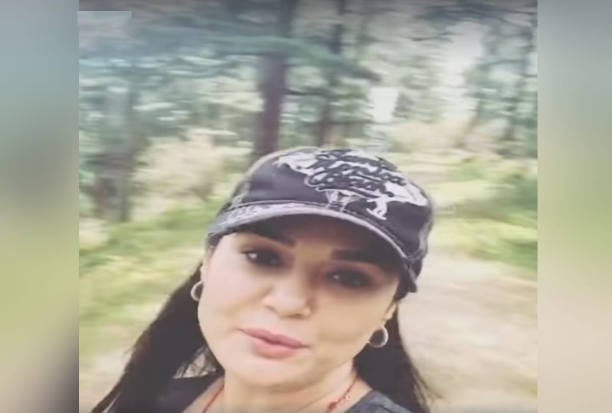 Bollywood 'Dimple Girl' revived childhood memories and took shimla city tour on bike