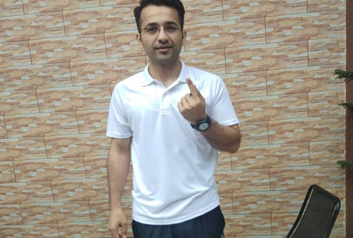know about upsc topper junaid ahmed success story