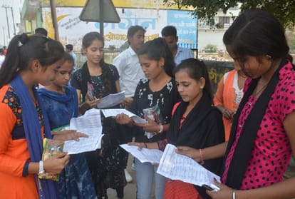 Atul Maheshwari Scholarship exam held in Moradabad