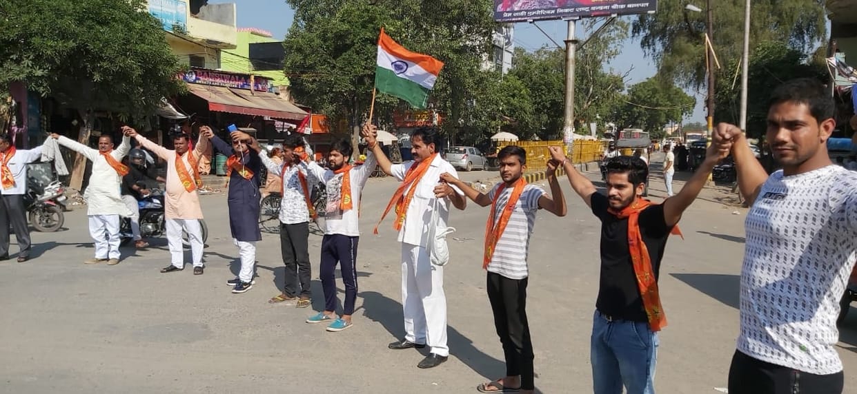 kamlesh tiwari hatyakaand ke virodh mein manav shrankhla banayi