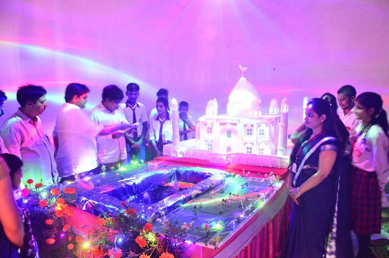 Students showed their scientific talent in the exhibition