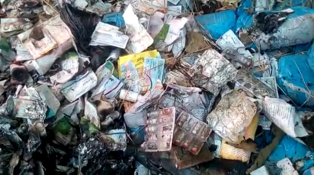 Government medicine worth lakhs of rupees burned behind hospital