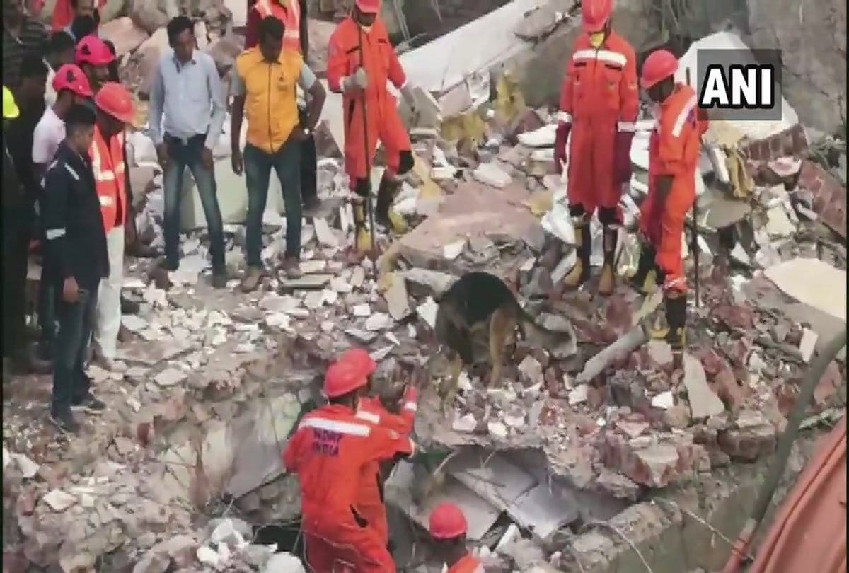 Gujarat Vadodara A dilapidated building collapsed official says two laborers injured