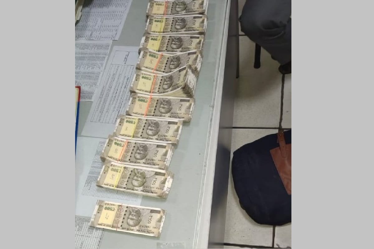 CISF recovers fake currency notes of Rs 464000 at Kashmiri Gate Metro Station in Delhi